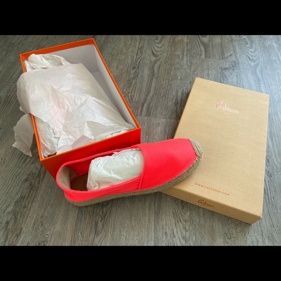 New in Box Fucsia Slip On shoes - Picture 3 of 6